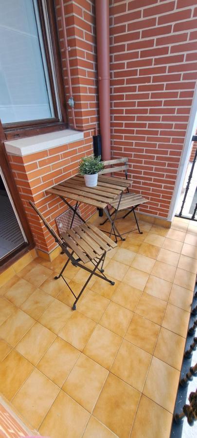Apartamento Con Suite, Zona De Trabajo Y Yoga Wifi Y Garaje กาสโตร-อูร์เดียเลส ภายนอก รูปภาพ