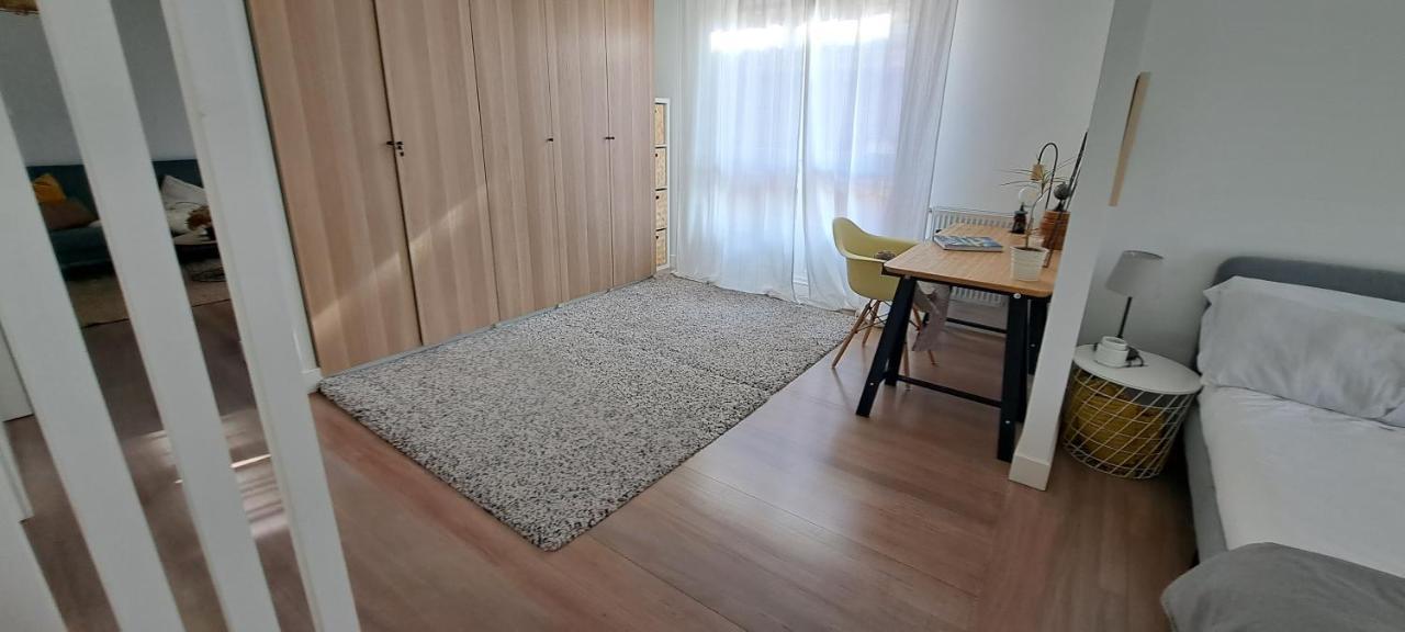Apartamento Con Suite, Zona De Trabajo Y Yoga Wifi Y Garaje กาสโตร-อูร์เดียเลส ภายนอก รูปภาพ