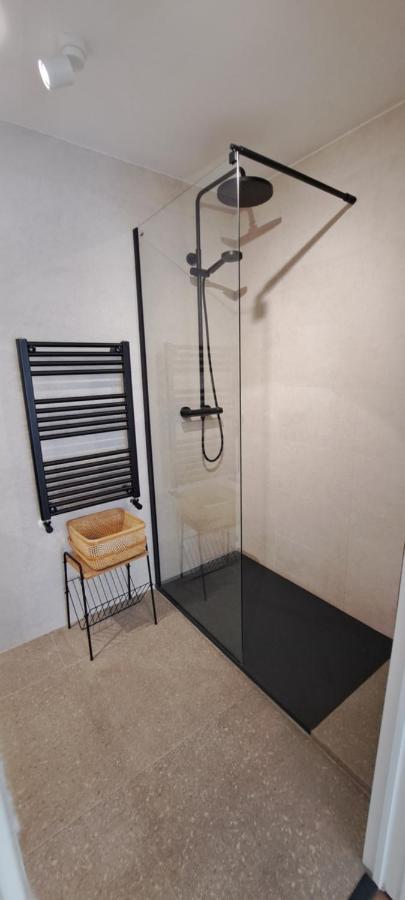 Apartamento Con Suite, Zona De Trabajo Y Yoga Wifi Y Garaje กาสโตร-อูร์เดียเลส ภายนอก รูปภาพ