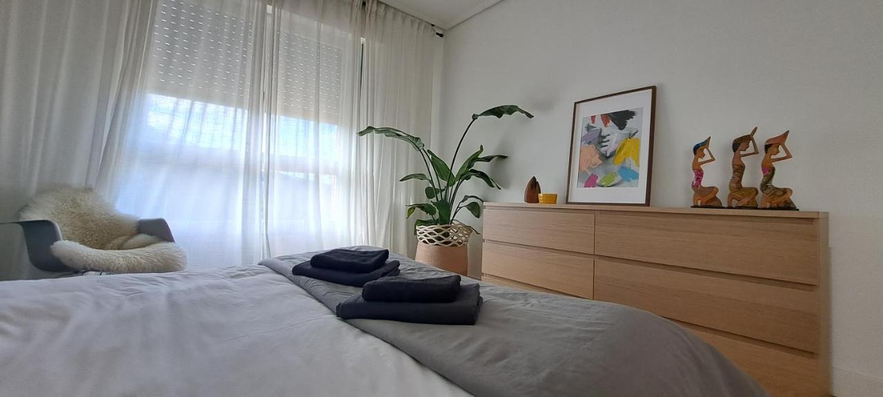 Apartamento Con Suite, Zona De Trabajo Y Yoga Wifi Y Garaje กาสโตร-อูร์เดียเลส ภายนอก รูปภาพ