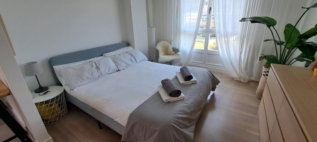 Apartamento Con Suite, Zona De Trabajo Y Yoga Wifi Y Garaje กาสโตร-อูร์เดียเลส ภายนอก รูปภาพ