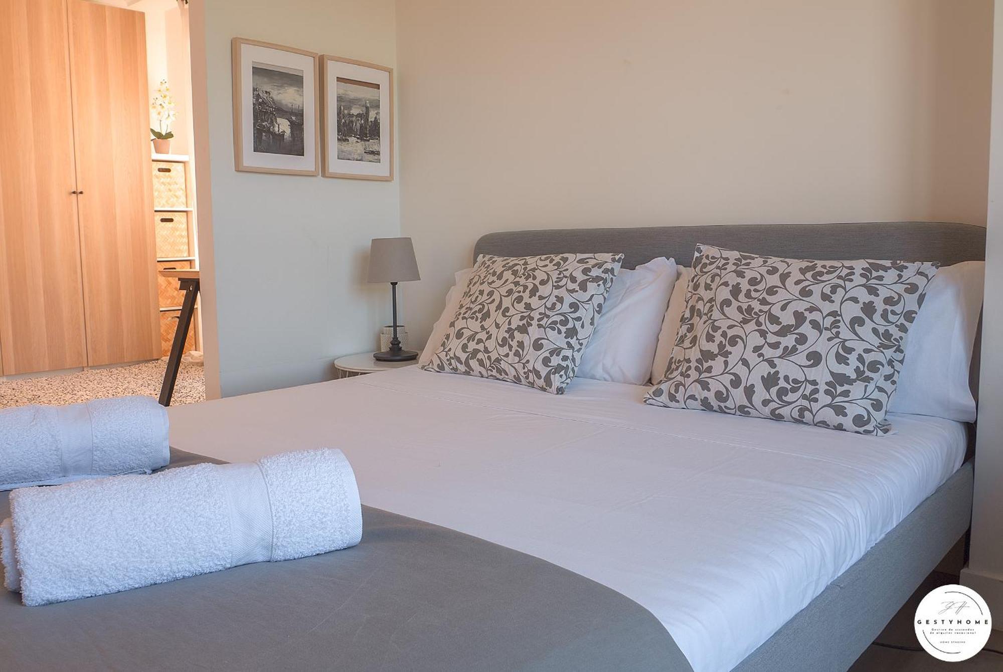 Apartamento Con Suite, Zona De Trabajo Y Yoga Wifi Y Garaje กาสโตร-อูร์เดียเลส ภายนอก รูปภาพ